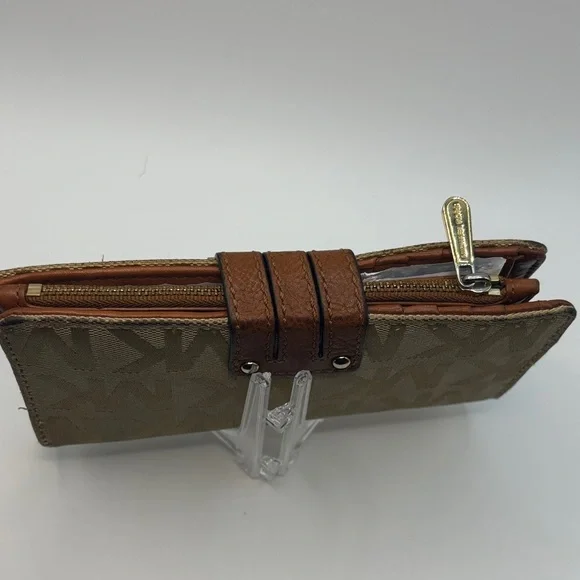 Michael Kors Logo 3 Strap Wallet - Picture 4 of 12